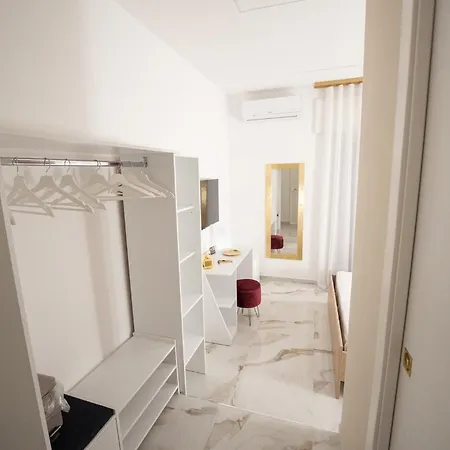 Gemini Beb 4* Napels